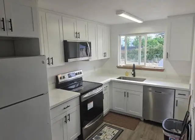 Property at 9320 33rd Ave S, Lakewood, WA, 98499, 2 beds, 1 bath, [object Object]
