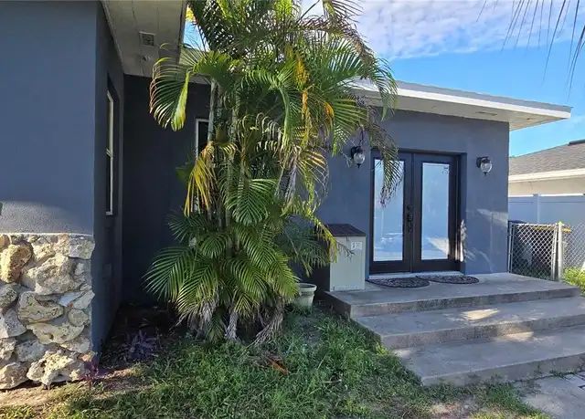 Property at 979 W Montrose St, Clermont, FL, 34711, 3 beds, 2 baths, [object Object]