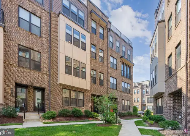 Property at 4640 Charger Pl #704, Chantilly, VA, 20151, 3 beds, 2.5 baths, [object Object]