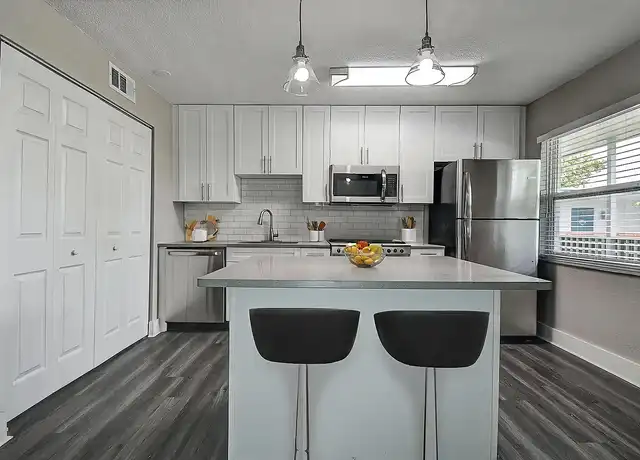 Property at Aqua 550, LLC - 550 50th Ave N, Saint Petersburg, FL, 33703, 1-2 bed, 1 bath, [object Object]