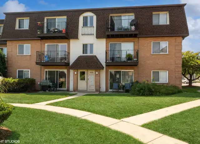 Property at 9470 Bay Colony Dr Unit 2S, Des Plaines, IL, 60016, 2 beds, 1 bath, [object Object]