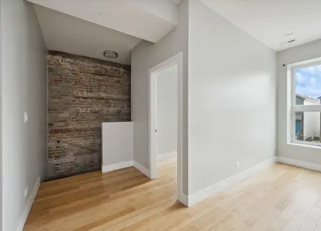 Property at 2526 W Lexington St Unit 3, Chicago, IL, 60612, 3 beds, 1 bath, [object Object]