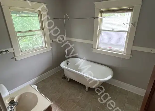 Property at 1826 Stone St Unit 2, Saginaw, MI, 48602, 1 bed, 1 bath, [object Object]