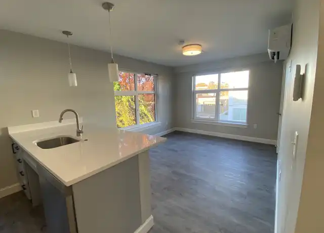 Property at 882 Massachusetts Ave Unit 3E, Arlington, MA, 02476, 1 bed, 1 bath, [object Object]