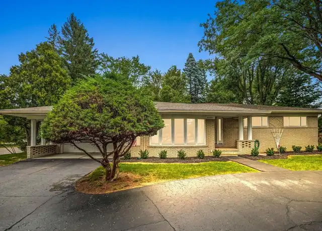 Property at 17 Avonwood Blvd, Rochester Hills, MI, 48309, 3 beds, 2.5 baths, [object Object]