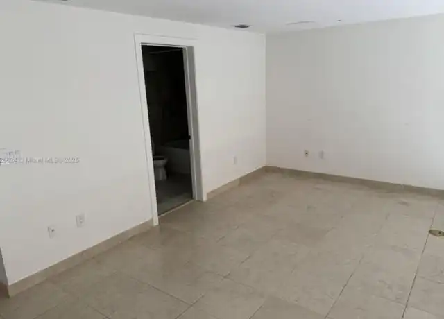 Property at 1060 Brickell Ave, Miami, FL, 33131, 1 bed, 2 baths, [object Object]