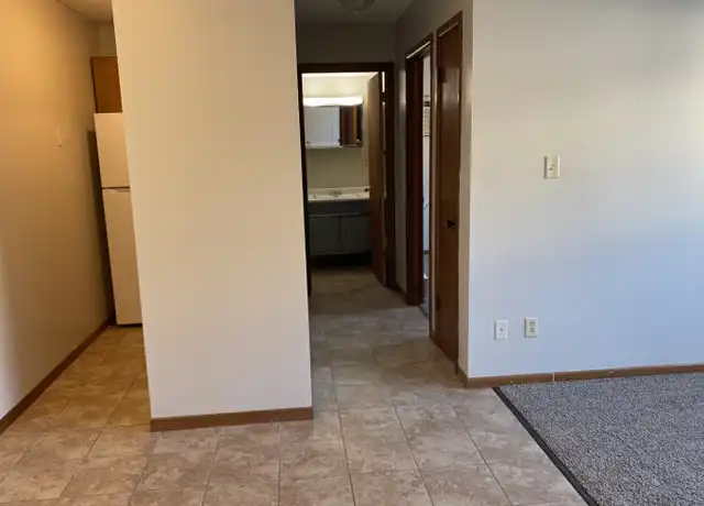 Property at 1810 A Ave NE Unit 3, Cedar Rapids, IA, 52402, 1 bed, 1 bath, [object Object]
