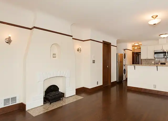 Property at 6710 Greenwood Ave N Unit 5, Seattle, WA, 98103, 2 beds, 2 baths, [object Object]
