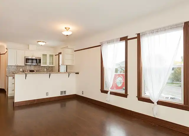 Property at 6710 Greenwood Ave N Unit 5, Seattle, WA, 98103, 2 beds, 2 baths, [object Object]