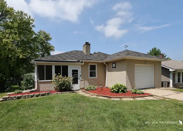 Property at 16 S Lake Ave, Fox Lake, IL, 60020, 3 beds, 1 bath, [object Object]