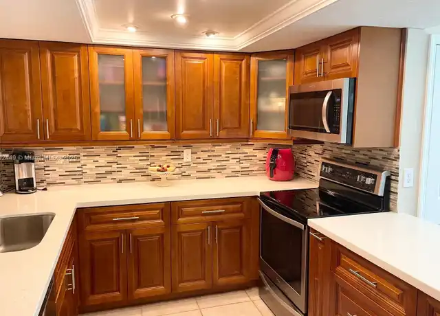 Property at 9520 Seagrape Dr #106, Davie, FL, 33324, 3 beds, 2 baths, [object Object]