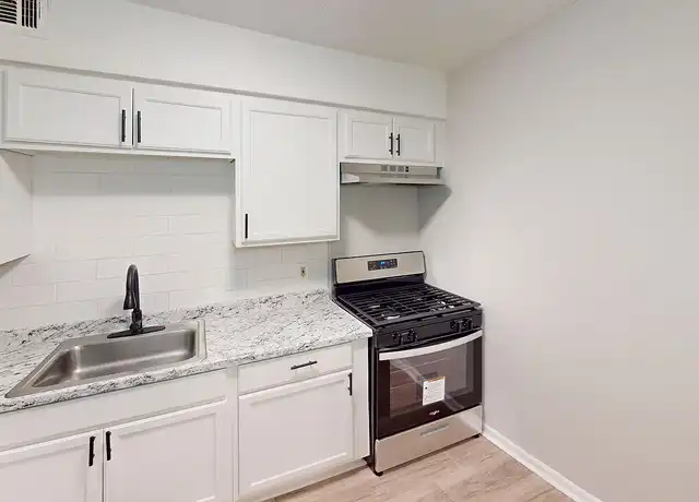 Property at Royal Manor Apartments - 3900 Memorial Dr, Decatur, GA, 30032, 1-2 bed, 1-1.5 bath, [object Object]