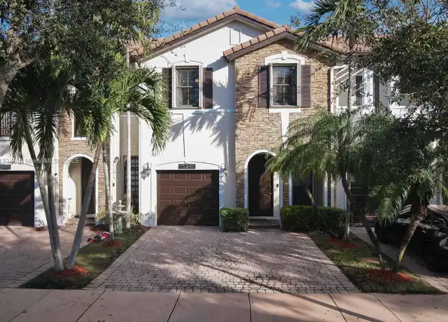 Property at 10261 NW 32nd Ter, Doral, FL, 33172, 4 beds, 2.5 baths, [object Object]