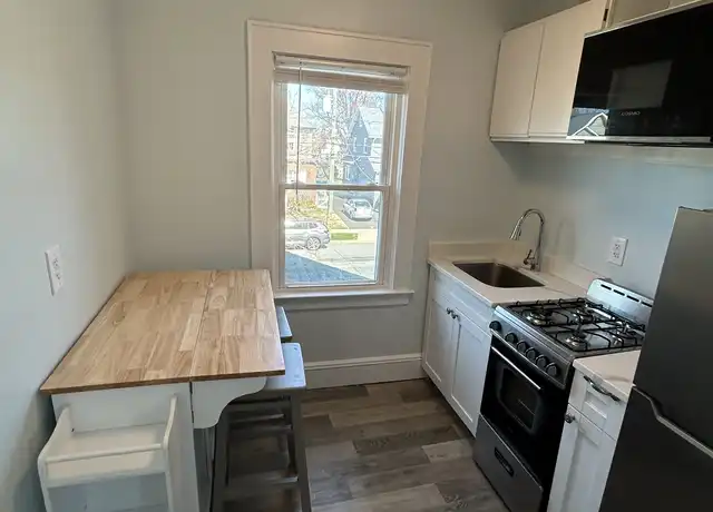 Property at 534 Park Pl Unit 1, Lyndhurst, NJ, 07071, 2 beds, 1 bath, [object Object]