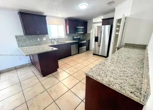 Property at 220 NE 12th Ave #34, Homestead, FL, 33030, 5 beds, 2 baths, [object Object]