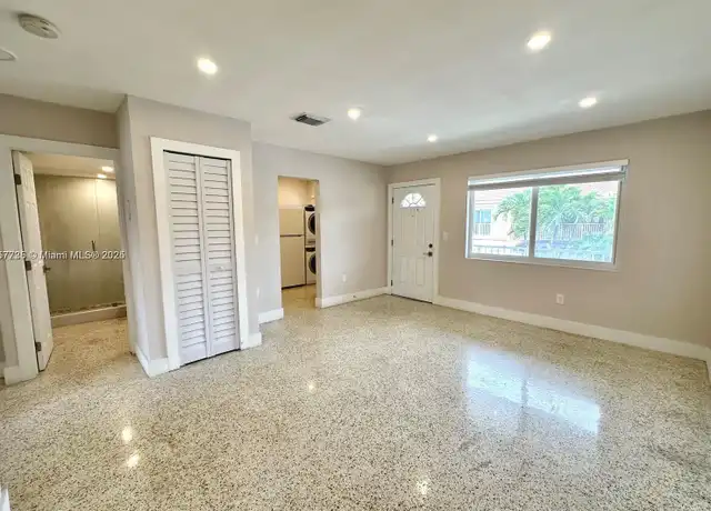 Property at 174 E 5th St Unit 5, Hialeah, FL, 33010, 2 beds, 1 bath, [object Object]