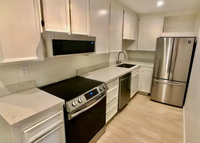 Property at 701 Los Felices Cir W, Palm Springs, CA, 92262, 1 bed, 1 bath, [object Object]