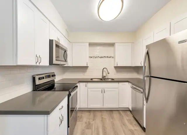 Property at Move In by 04/15/25 & Get a $200 Fry's Gift Card - Start Fresh with a Fully Stocked Fridge - 1939 W Berridge Ln, Phoenix, AZ, 85015, 2 beds, 2 baths, [object Object]