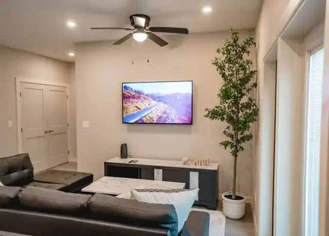 Property at 615 Dallas Ave Fl -Stw 4), McAllen, TX, 78501, 2 beds, 2 baths, [object Object]