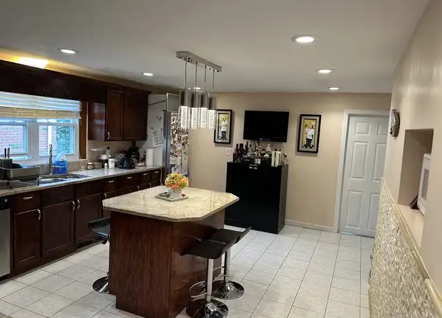 Property at 241 Lexington St Unit 241, Watertown, MA, 02472, 4 beds, 1 bath, [object Object]