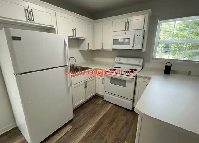 Property at 2 Evelake Dr Unit B, Asheville, NC, 28806, 2 beds, 1 bath, [object Object]