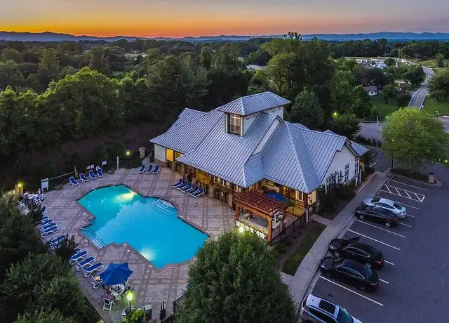 Photo of 11 Asheville Springs Cir, Asheville, NC 28806
