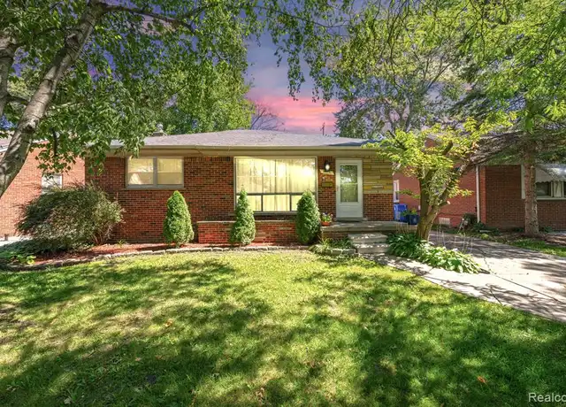 Property at 8614 Grayfield St, Dearborn Heights, MI, 48127, 3 beds, 1.5 baths, [object Object]