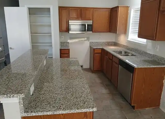 Property at 711 Daisy Ct, Cedar Hill, TX, 75104, 5 beds, 2 baths, [object Object]