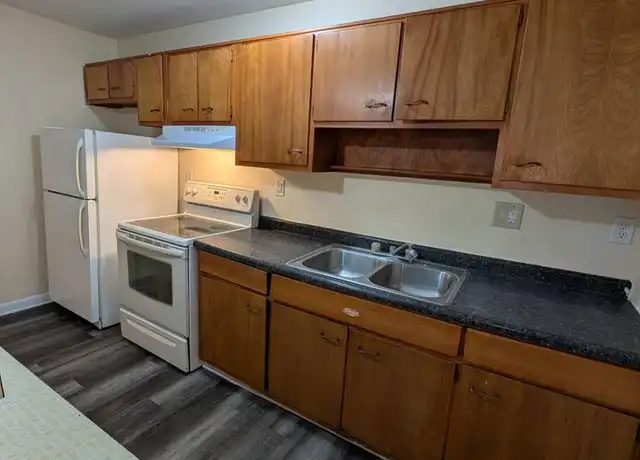 Property at 1814 N Main St Unit 1814-102, Rockford, IL, 61103, 2 beds, 1 bath, [object Object]