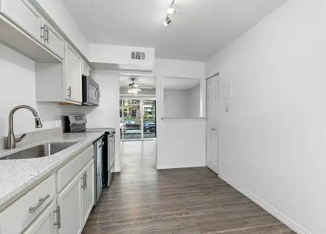 Property at Kendal - 4418 Pennsylvania Ave, Kansas City, MO, 64111, 2 beds, 1-2 bath, [object Object]