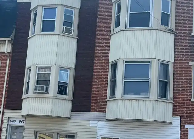 Property at 640 W Market St Unit 2nd fl, York, PA, 17401, 3 beds, 2 baths, [object Object]