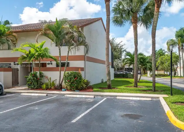 Property at 4270 SW 70th Ter Unit 4270, Davie, FL, 33314, 2 beds, 1.5 baths, [object Object]