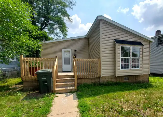 Property at 121 Dawson St, Waterloo, IA, 50703, 3 beds, 2.5 baths, [object Object]