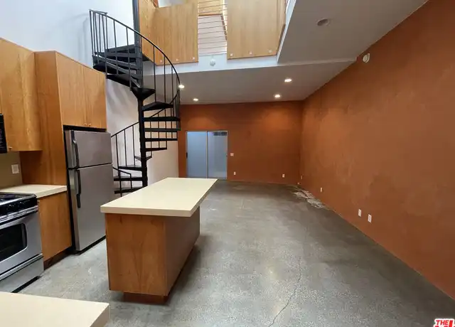 Property at 555 Rose Ave Unit 3, Venice, CA, 90291, 2 beds, 1 bath, [object Object]