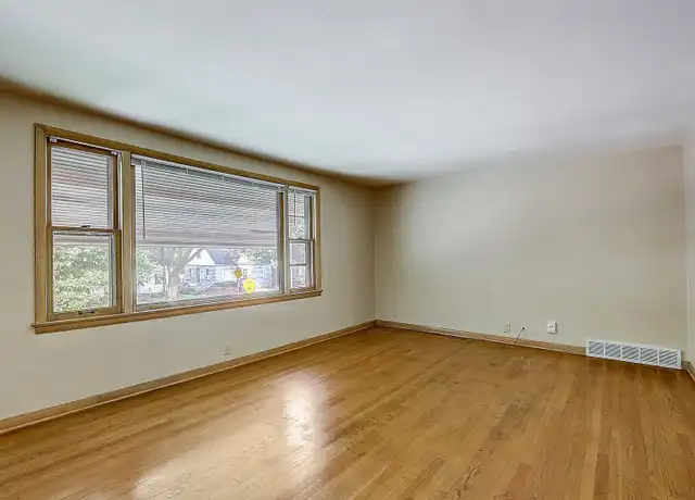 Property at 4670-4672 N 45th St Unit 4670 Upper, Milwaukee, WI, 53218, 3 beds, 1 bath, [object Object]