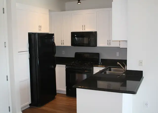 Photo of 22 W Green St, Pasadena, CA 91105
