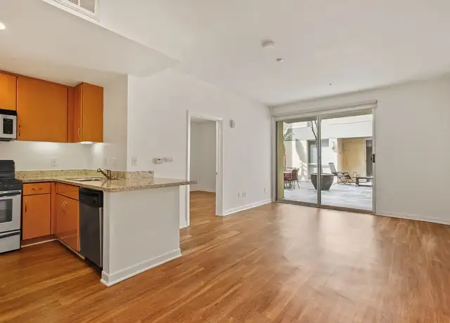 Photo of 22 W Green St, Pasadena, CA 91105
