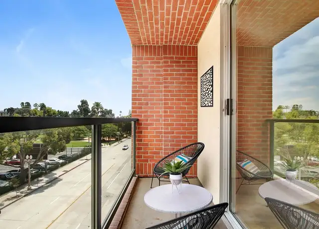Photo of 22 W Green St, Pasadena, CA 91105