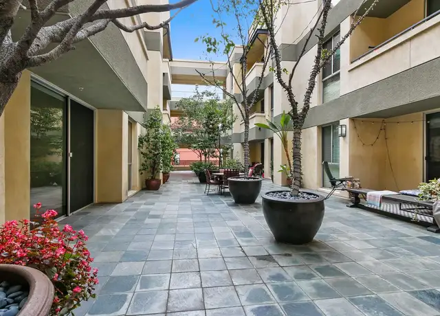 Photo of 22 W Green St, Pasadena, CA 91105