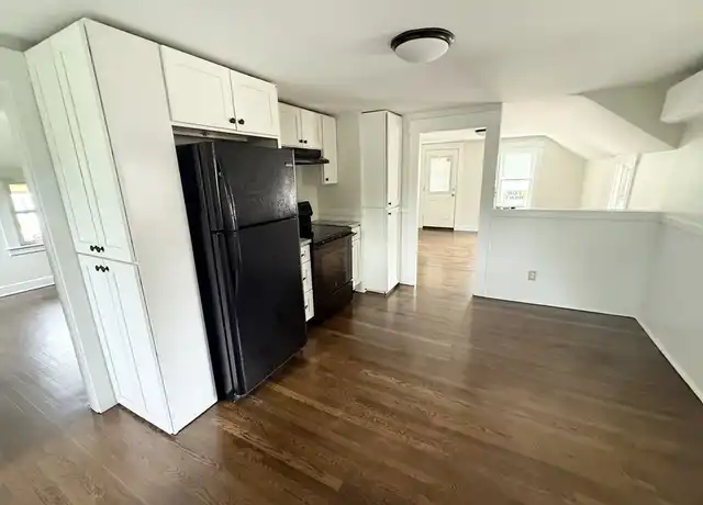 Property at 5 Snell St Unit 2, Sturbridge, MA, 01518, 2 beds, 1 bath, [object Object]