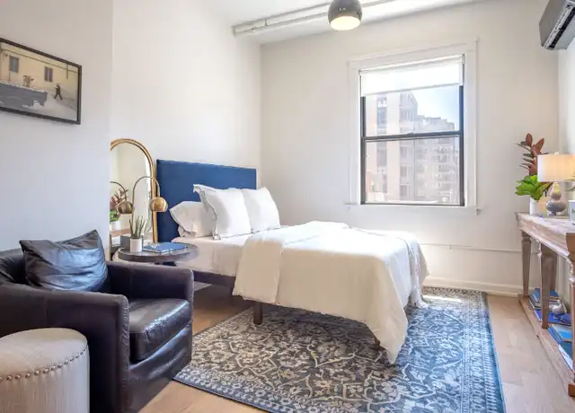 Property at 124 W Chicago Ave, Chicago, IL, 60654, 1 bed, 1 bath, [object Object]