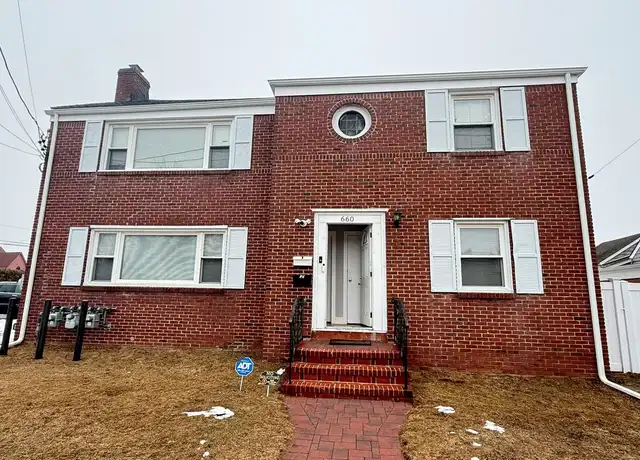 Property at 660 Great Neck Rd Unit 1, Copiague, NY, 11726, 2 beds, 1 bath, [object Object]