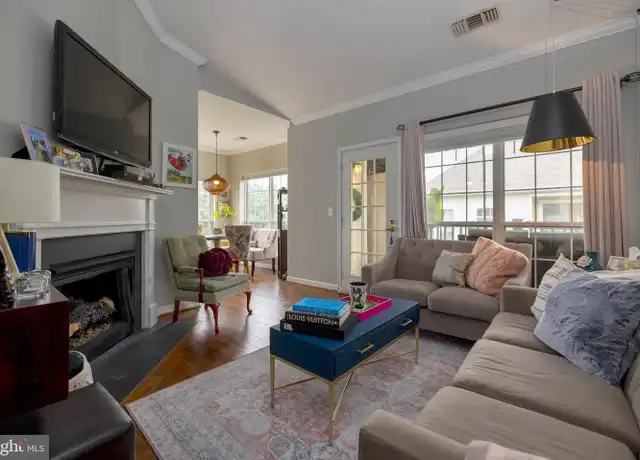 Property at 4561 Strutfield Ln #3405, Alexandria, VA, 22311, 2 beds, 1 bath, [object Object]
