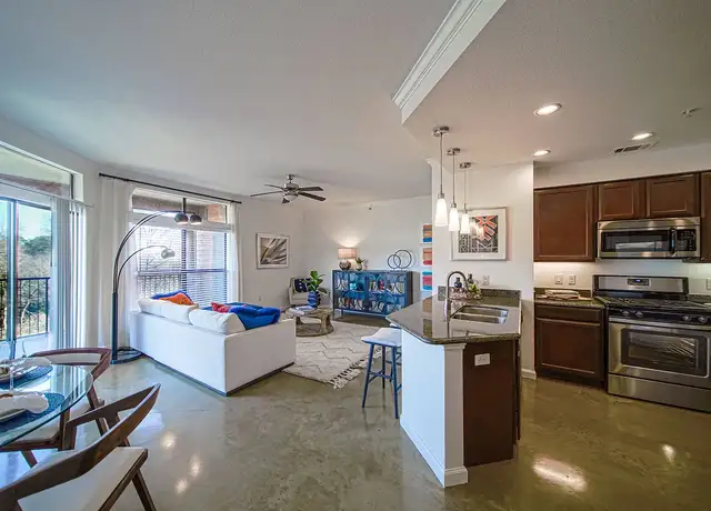 Photo of 105 N Austin Ave, Georgetown, TX 78626