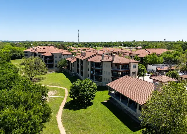 Photo of 105 N Austin Ave, Georgetown, TX 78626