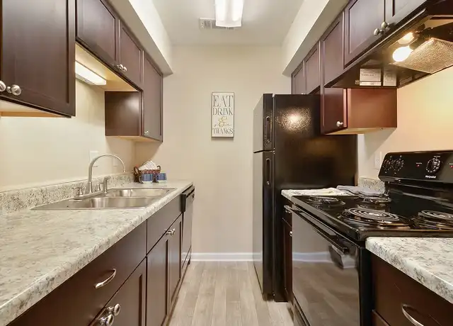 Property at Ole London Towne - Utilities Included - 1680 Oneal Ln, Baton Rouge, LA, 70816, 1-3 bed, 1-2 bath, [object Object]