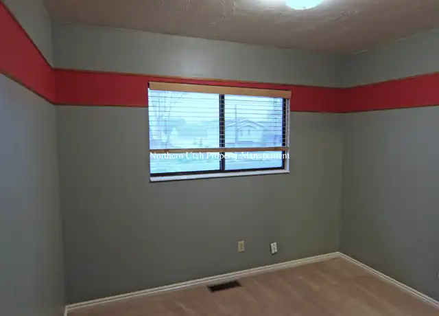 Property at 654 W 2200 N, Woods Cross, UT, 84087, 4 beds, 2 baths, [object Object]
