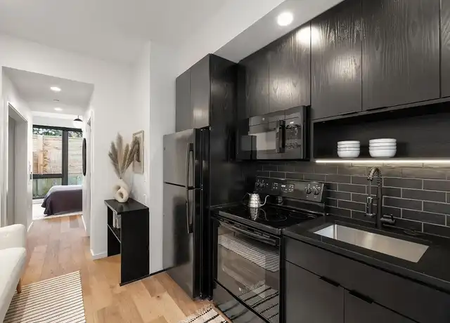 Property at 1825 N Rosa Parks Way, Portland, OR, 97217, 2 beds, 1 bath, [object Object]