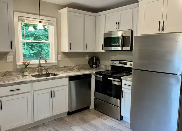 Property at 40 Pleasant St Unit 40D, Vernon, CT, 06066, 3 beds, 1 bath, [object Object]