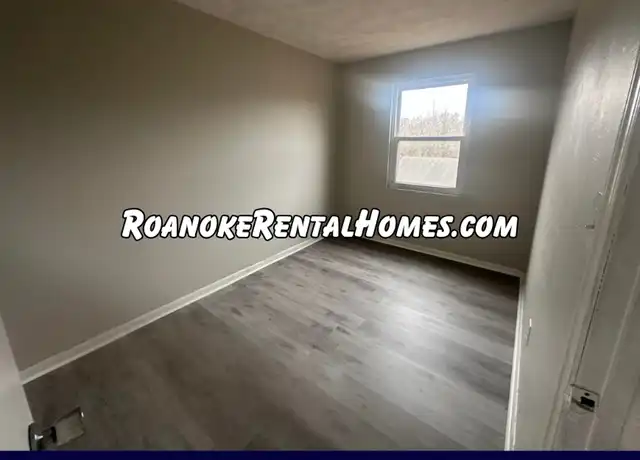 Property at 3802 Panorama Ave NW #8, Roanoke, VA, 24017, 3 beds, 1 bath, [object Object]